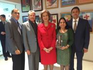 La Reina Sofia con Rosa Aguilera, Manuel Zelaya, Dr. Garciga y le embajador de Hondura recibiendo el Premio al Proyecto Victoria