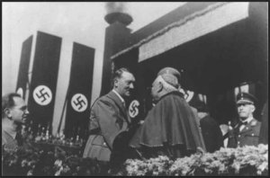 Hitler y bendicion del cardenal catolico