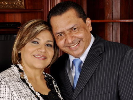 Misael Argueñal y Esposa