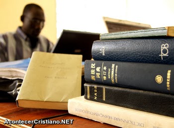 986aa-traducen-biblias-idiomas