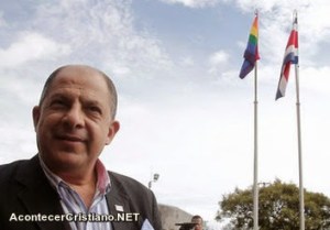 luis-guillermo-solis-bandera-gay