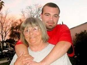 ABUELA Y NIETO SE CASAN