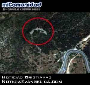 Una vista de la estructura de piedra en forma de media luna (Fuente de la imagen: Google Earth a través de Times of Israel).