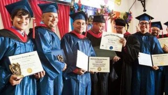 GRADUACION, PASTORES GAY
