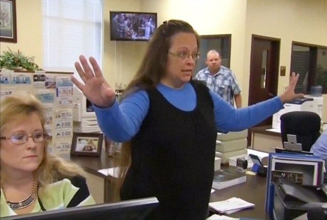 Yo no firmo el matrimonio del mismo sexo, afirma funcionaria Kim Davis.