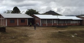 Tres aulas con los techos reparados